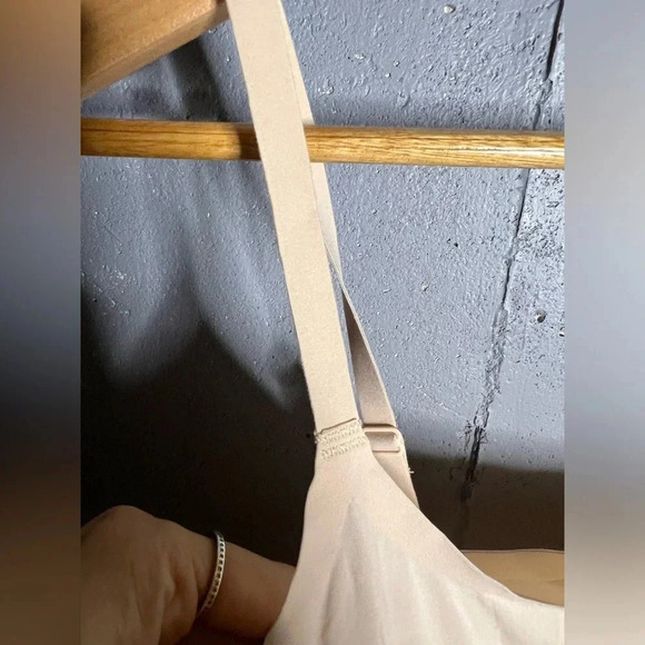 Spanx Thinstincts® Convertible Cami in soft nude. Size Large - Picture 3 of 7